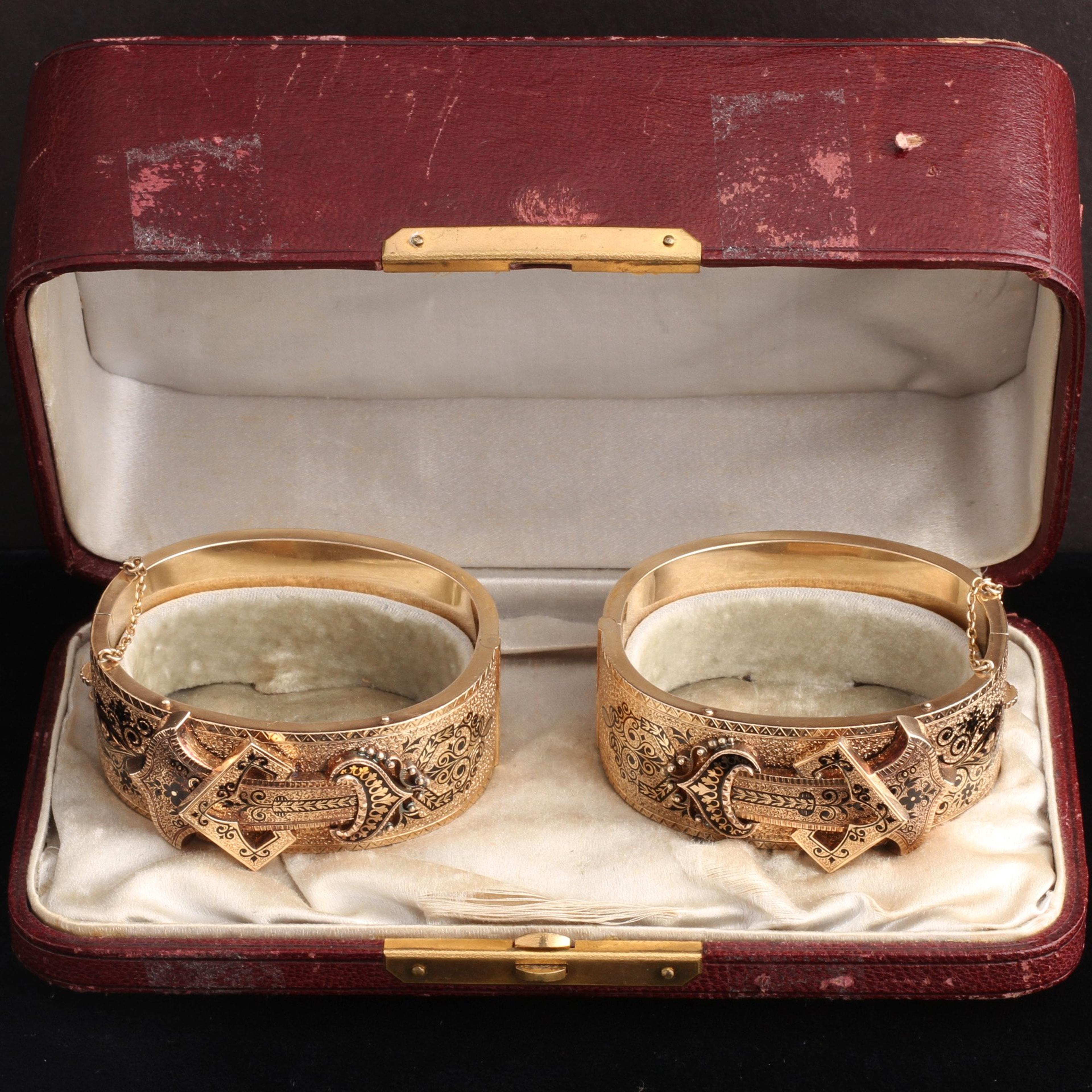 Detail of Victorian Taille d'Épargne Bracelet Set in Box