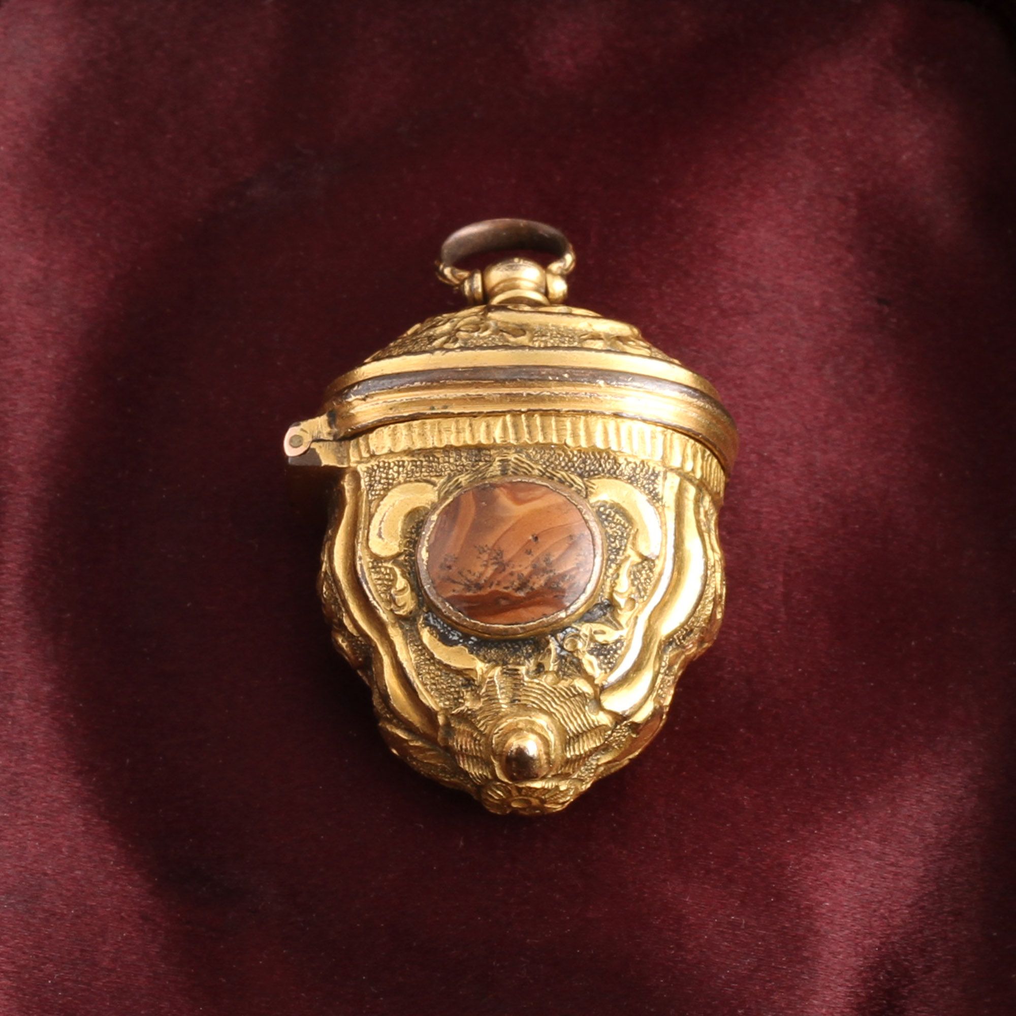 Victorian Foliate Agate Case Pendant