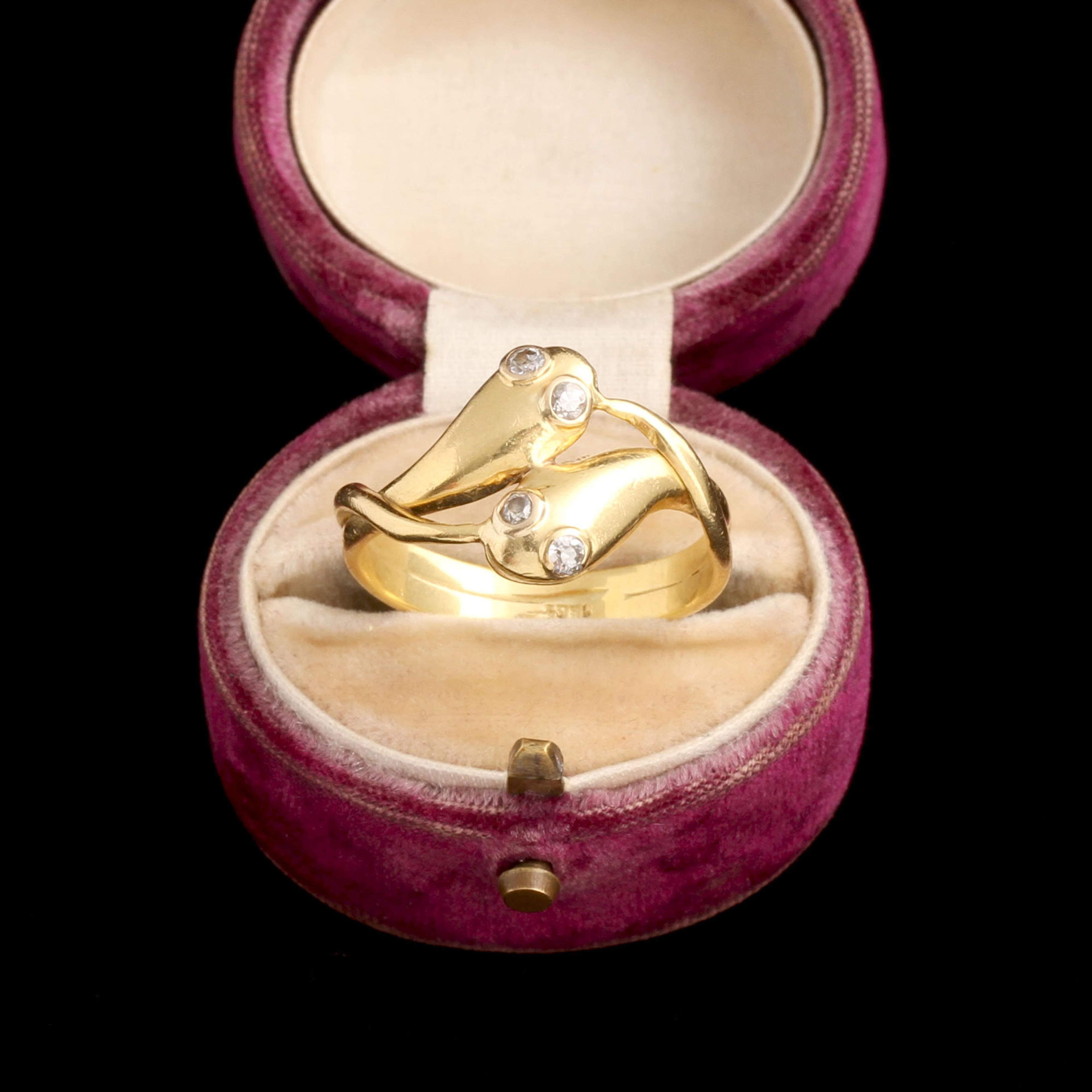 Victorian Diamond-Eyed Snakes Crossover Ring