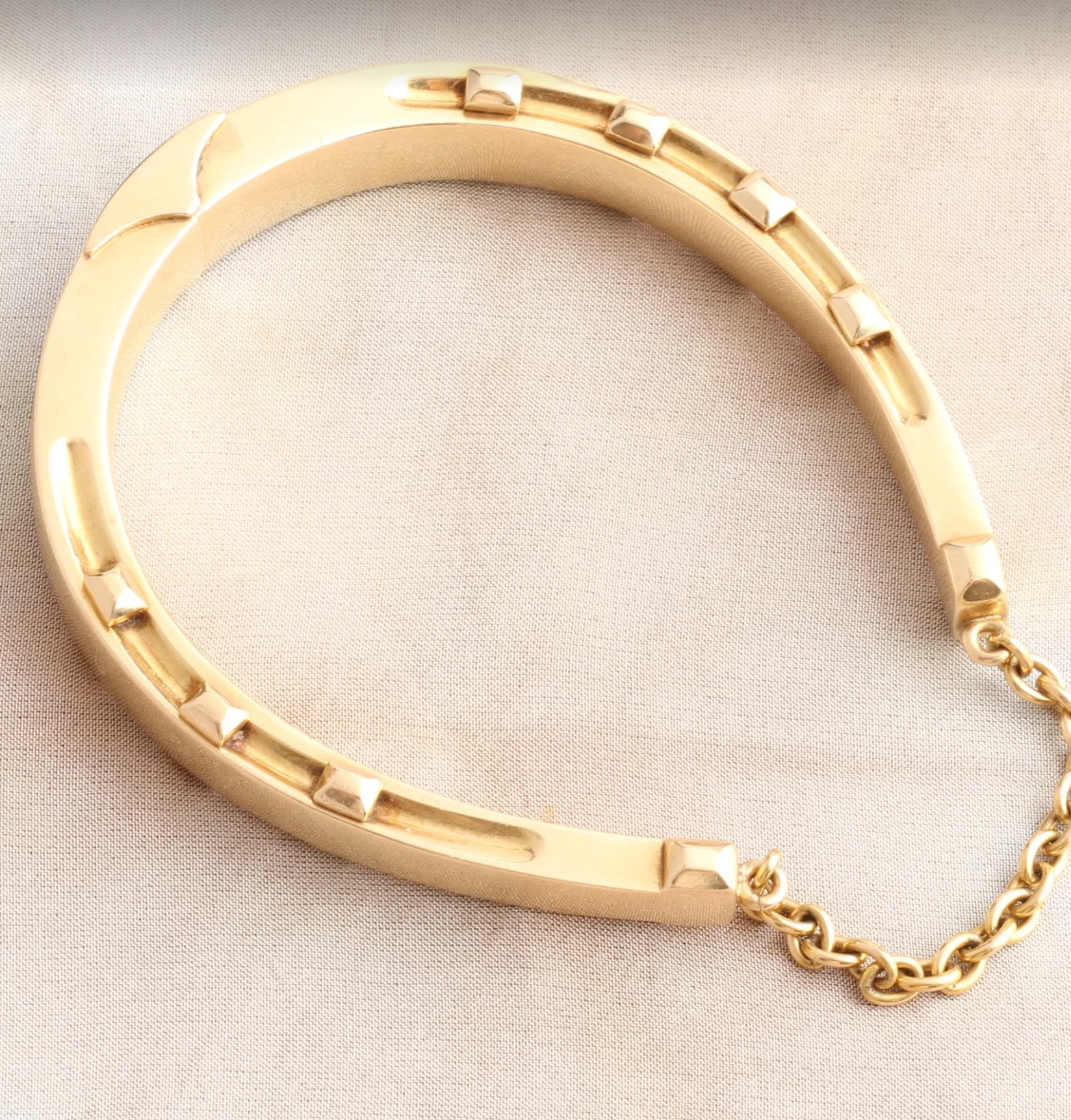 Horseshoes were all the range in late Victorian England. But they were worn more as a nod to the sport (although, they certainly never lost that lucky charm status)  From the Erica Weiner Antique Jewelry Archive. 