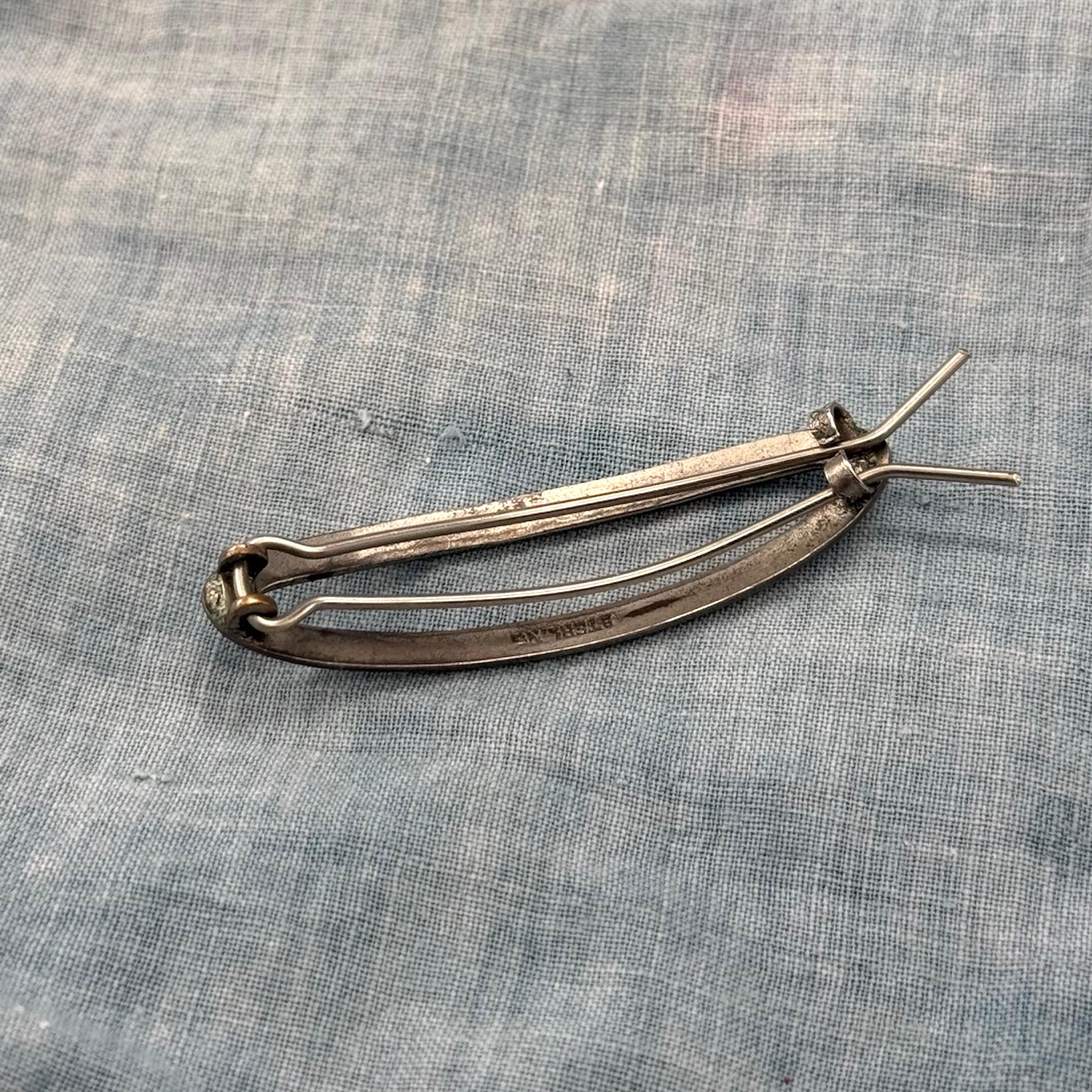 Barrette with White Enamel