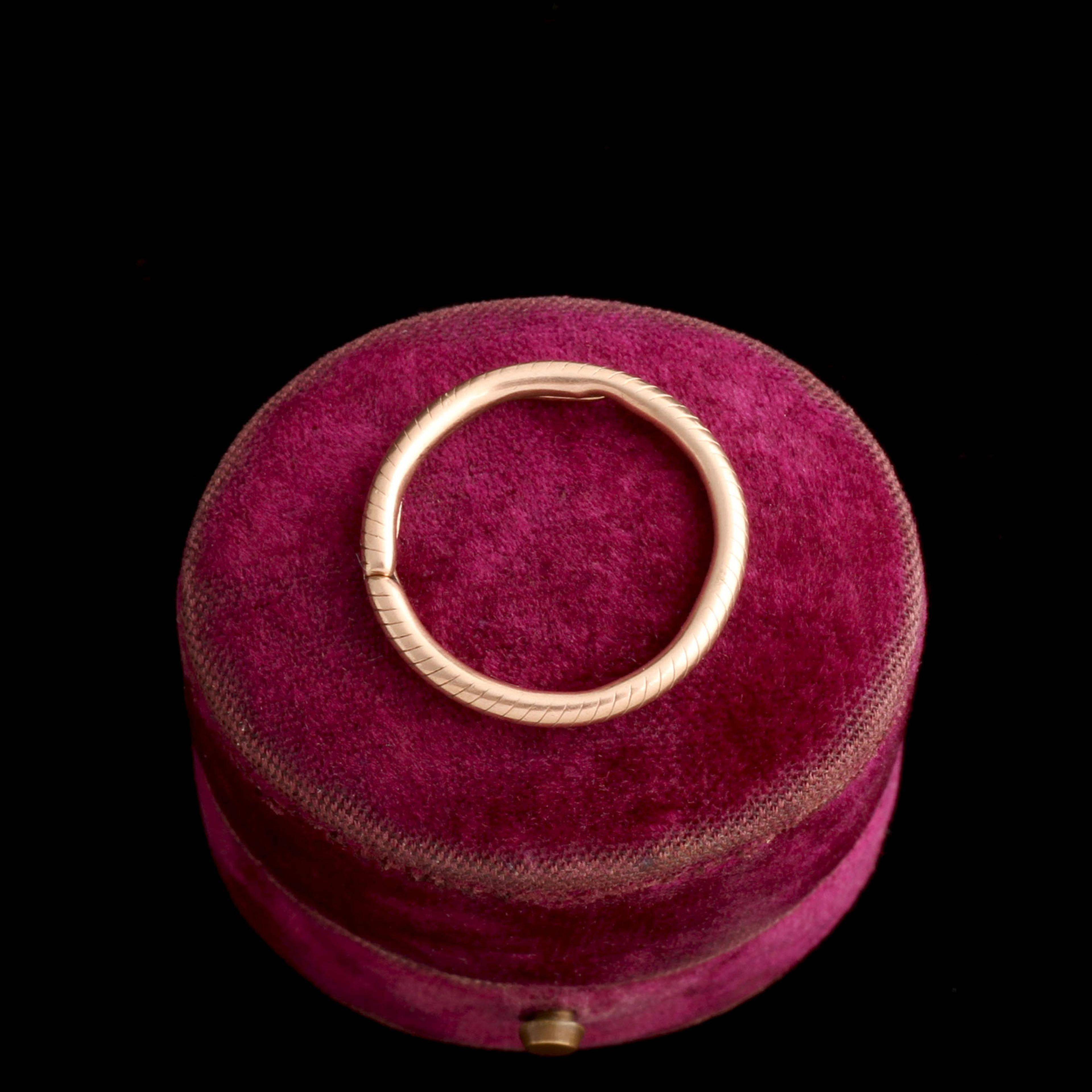 Victorian Diagonal Stripes Split Ring