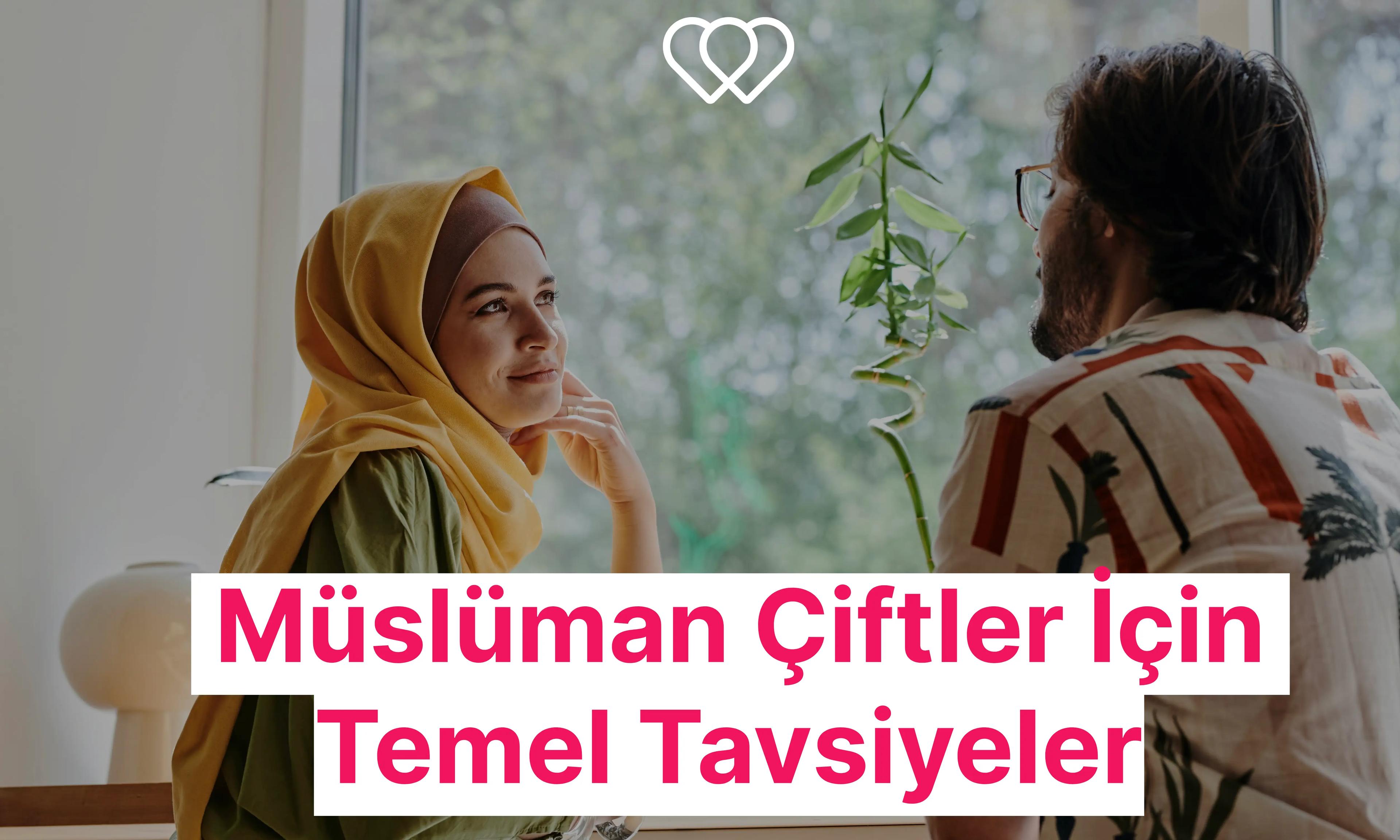 Bir restoranda Müslüman çift.