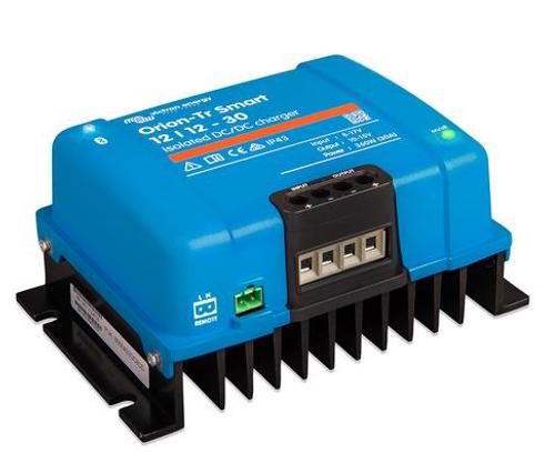 Laddaa litiumbanken via en DC-DC laddare.