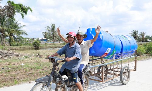 Donating water tanks to western Vietnam