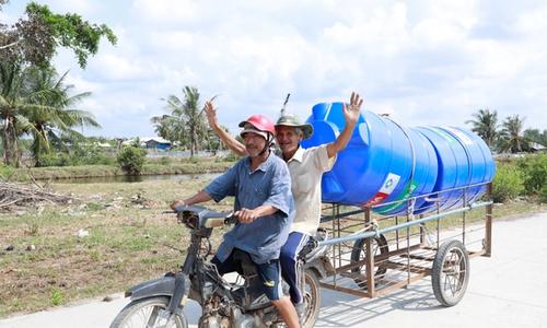 Donating water tanks to western Vietnam