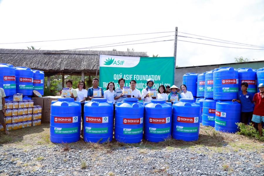 Donating water tanks to western Vietnam