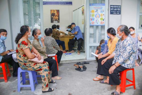 Sài Gòn có một nơi khám và phát thuốc miễn phí cho người nghèo