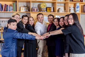 Hiện Diện Chính Thức Tại Việt Nam