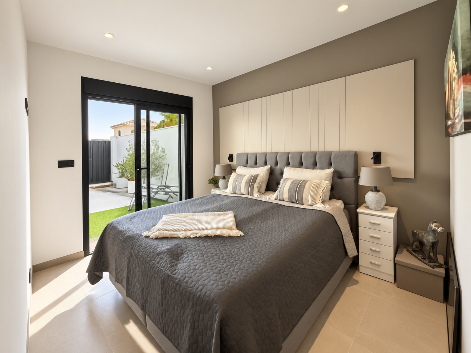 Modern gelijkvloers appartement met privézwembad — foto 8
