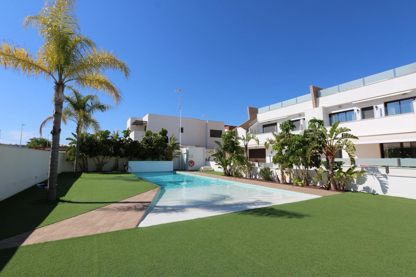 Licht appartement met royaal solarium in Pilar de la Horadada — foto 2