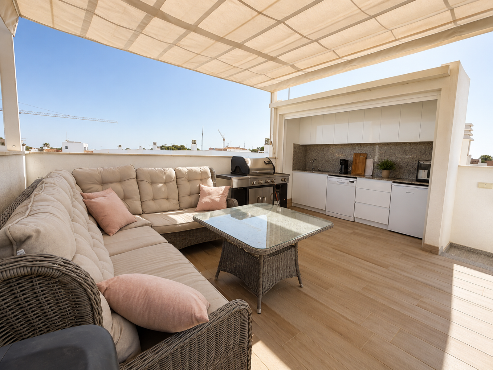 Moderne villa met privézwembad en sfeervol dakterras — foto 16