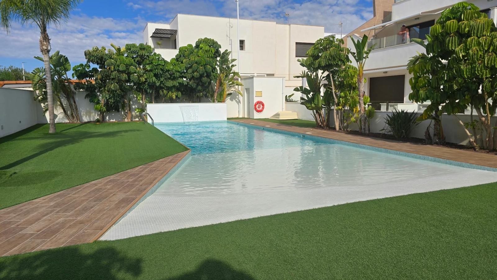 Licht appartement met royaal solarium in Pilar de la Horadada — foto 17