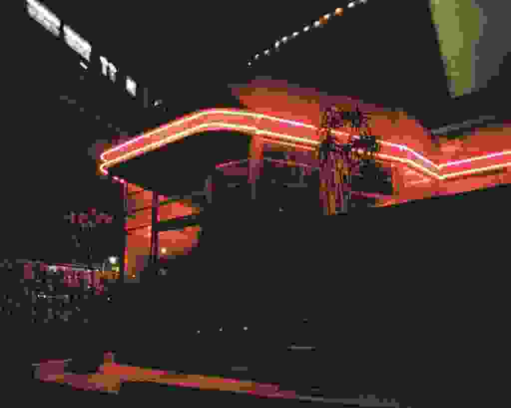 Café Tondo exterior night photography