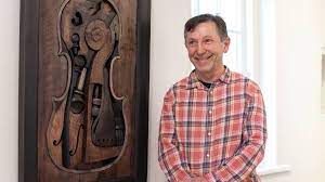 artist.name