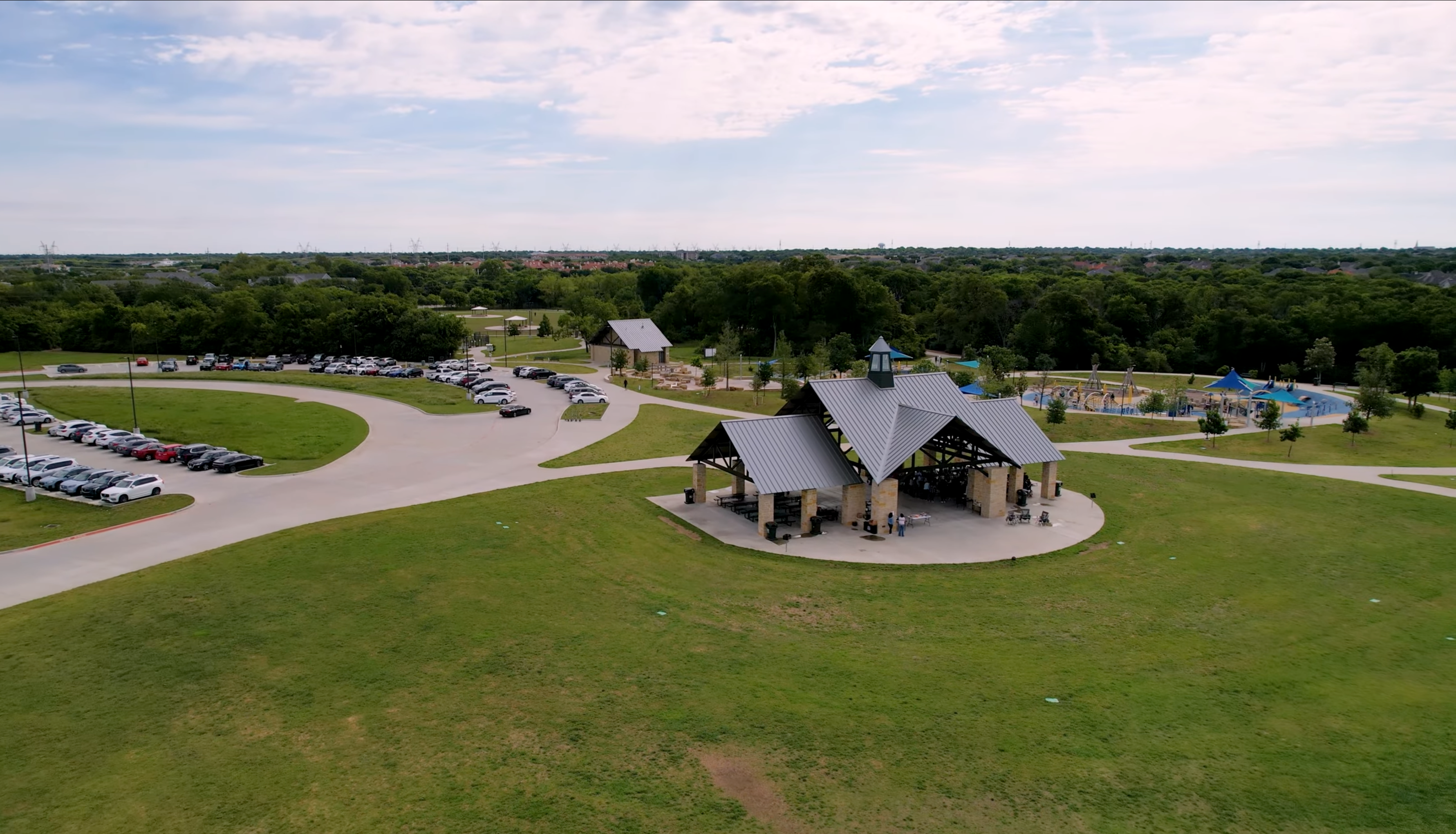 123 acres and a world-class rec center, steps from your front door.