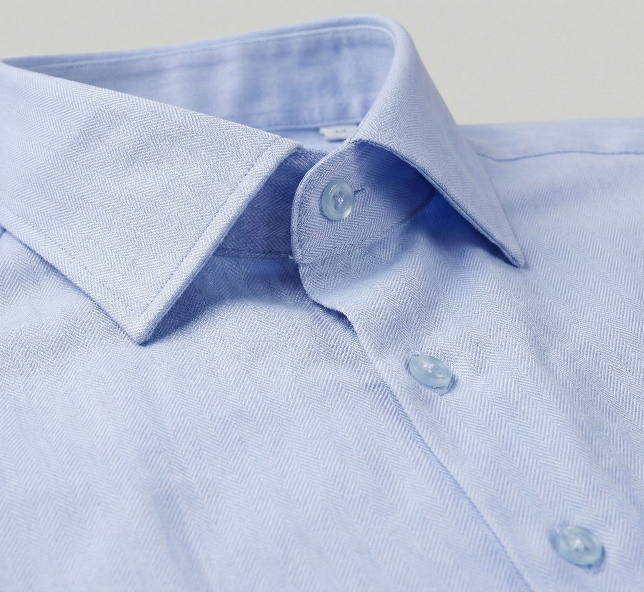 Голубая приталенная фактурная рубашка - миниатюра 2