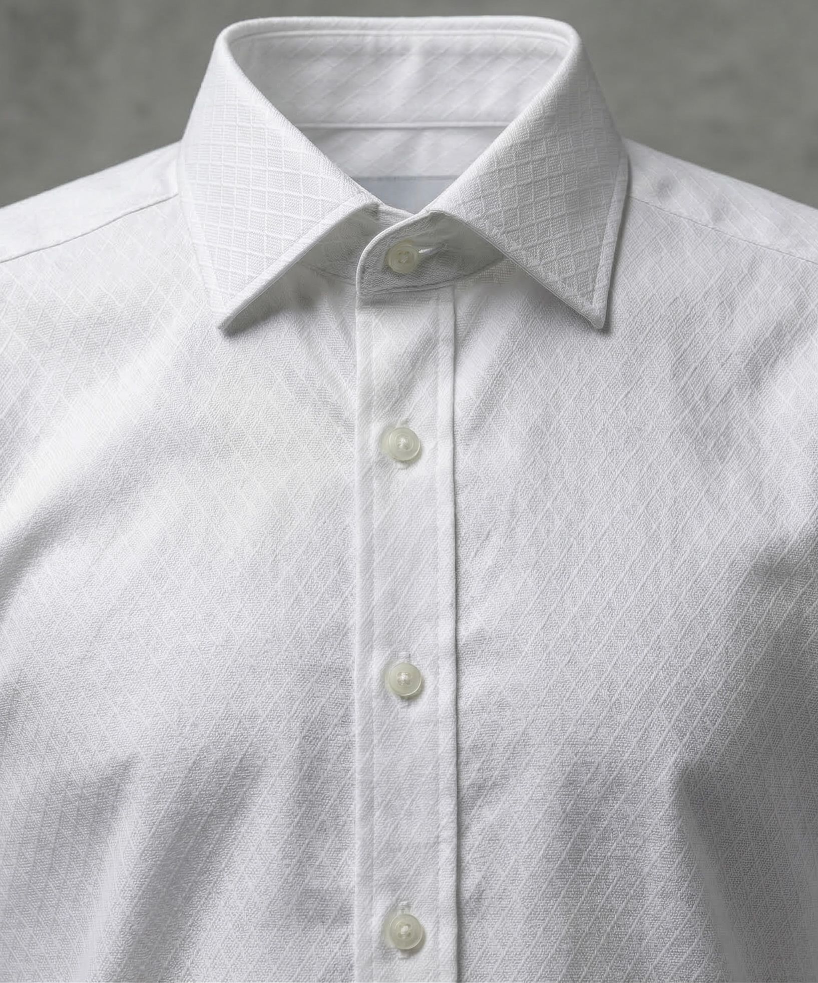 Белая рубашка с принтом  - миниатюра 2