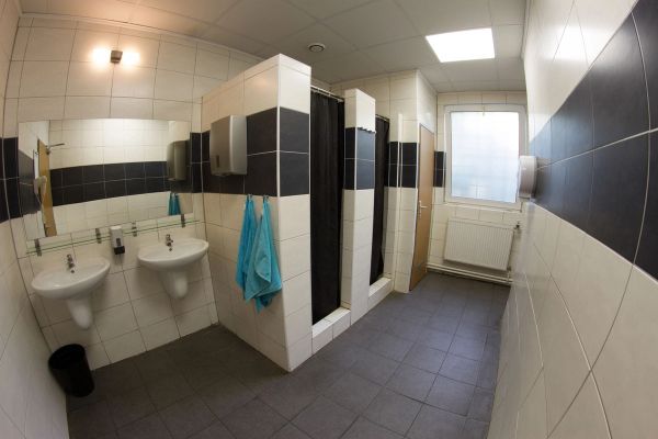 Hostel Seven - bathrooms