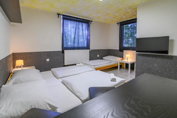 Hostel Seven bathroom