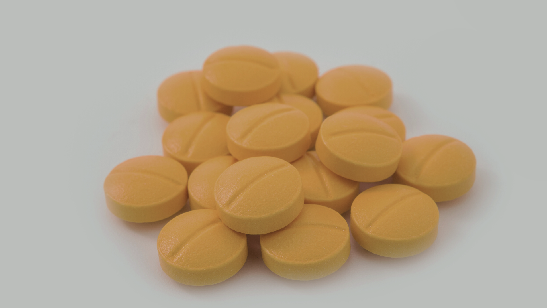 Cialis (tadalafil) : durée action 36h, dosages 5-20mg, traitement dysfonction érectile et HBP. Efficacité prouvée, précautions nitrates. Guide complet 2025.