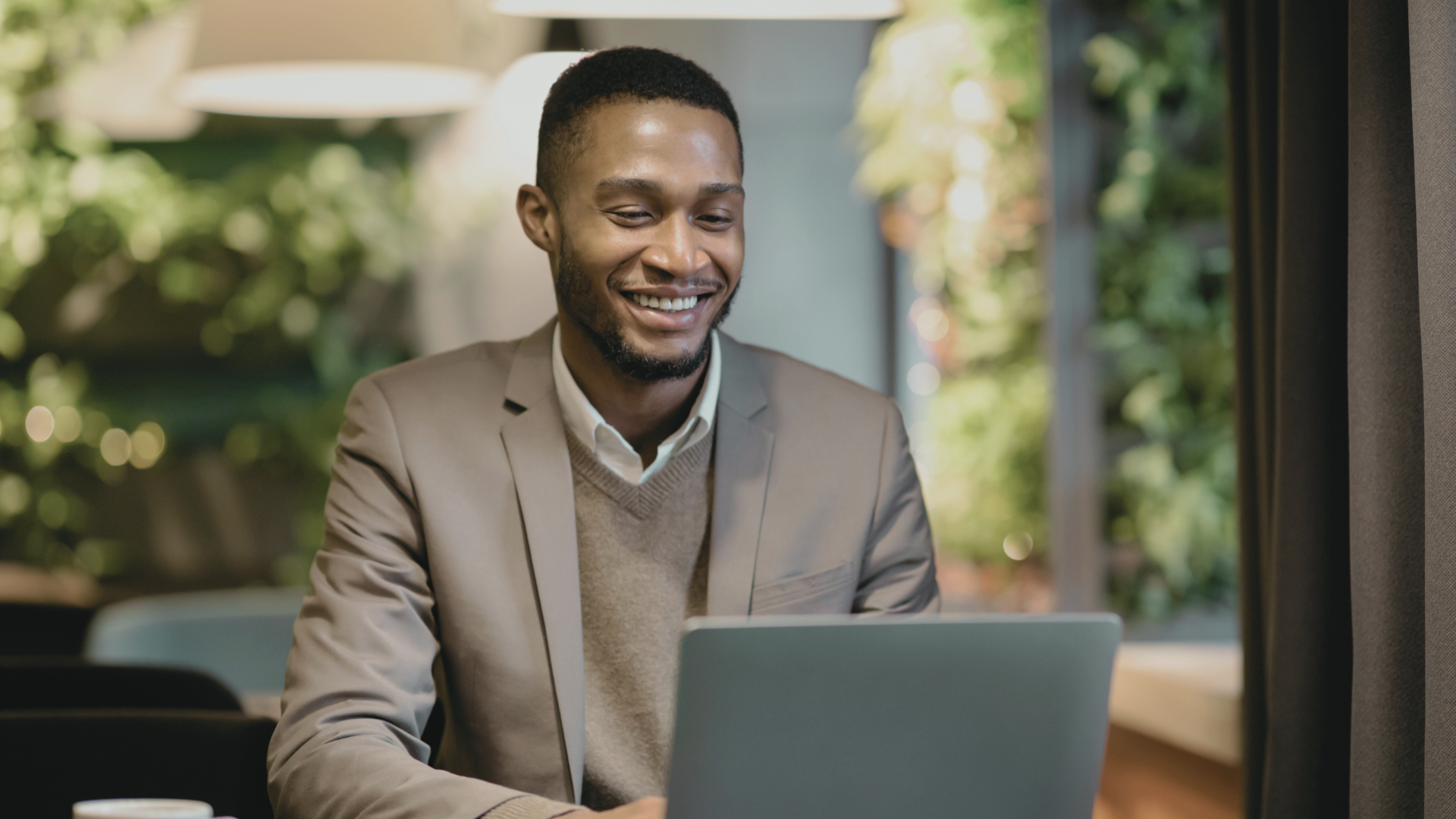Homme de 40 ans consultant un médecin pour troubles de l'érection - Consultation médicale confidentielle