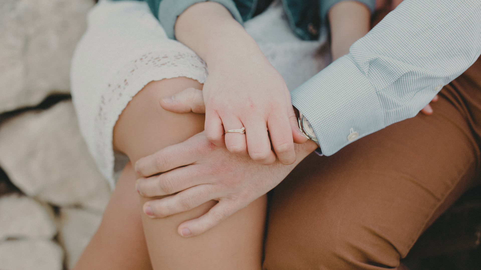 Assortiment de produits retardateurs d'éjaculation : spray, gel et comprimés pour améliorer le contrôle