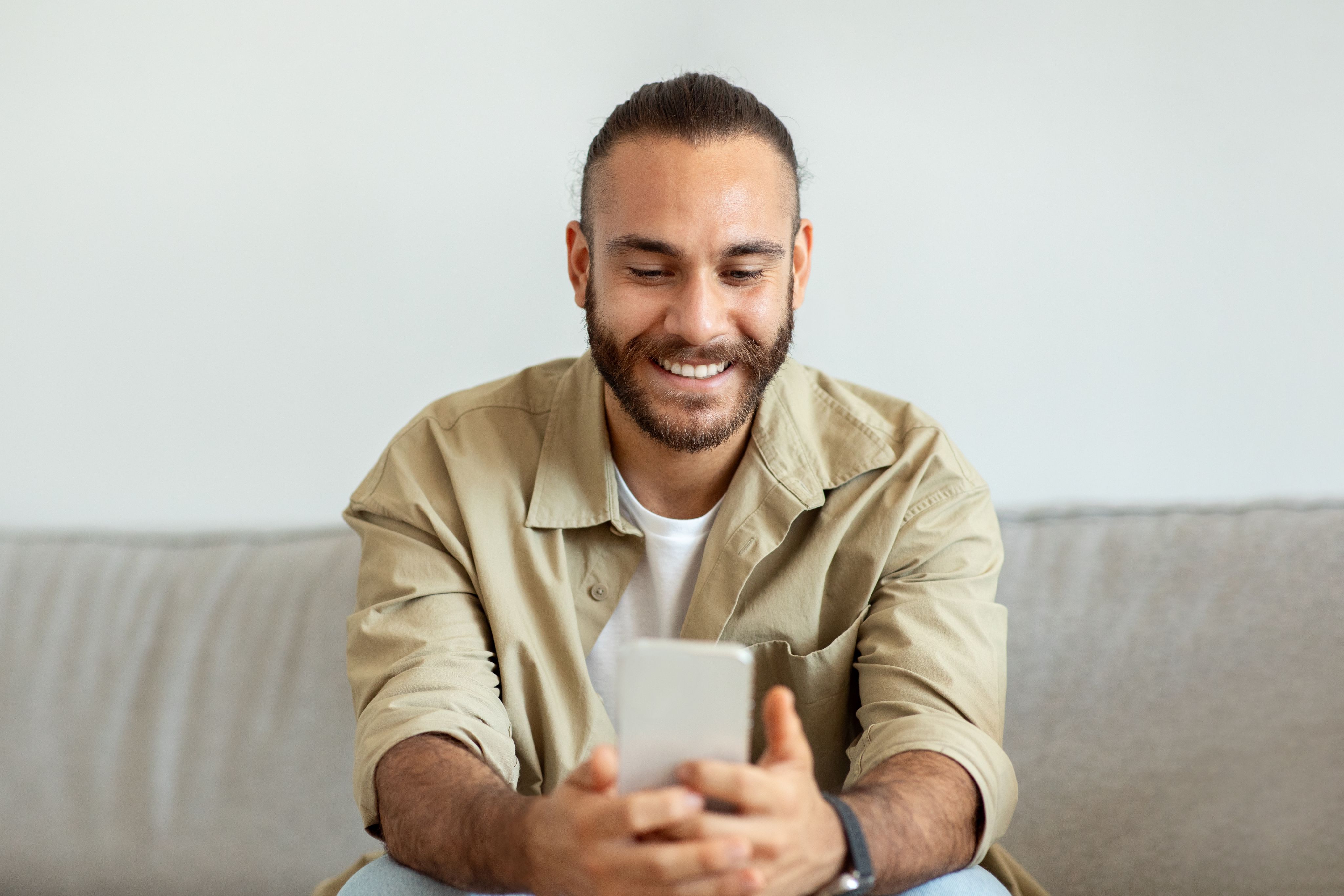 L’éjaculation précoce, caractérisée par une éjaculation rapide et incontrôlée, impacte fréquemment la qualité de vie sexuelle. Chez Kano, nos urologues proposent des traitements adaptés : dapoxétine (Priligy®), inhibiteurs de la PDE5 en cas de troubles associés, ou anesthésiques locaux.