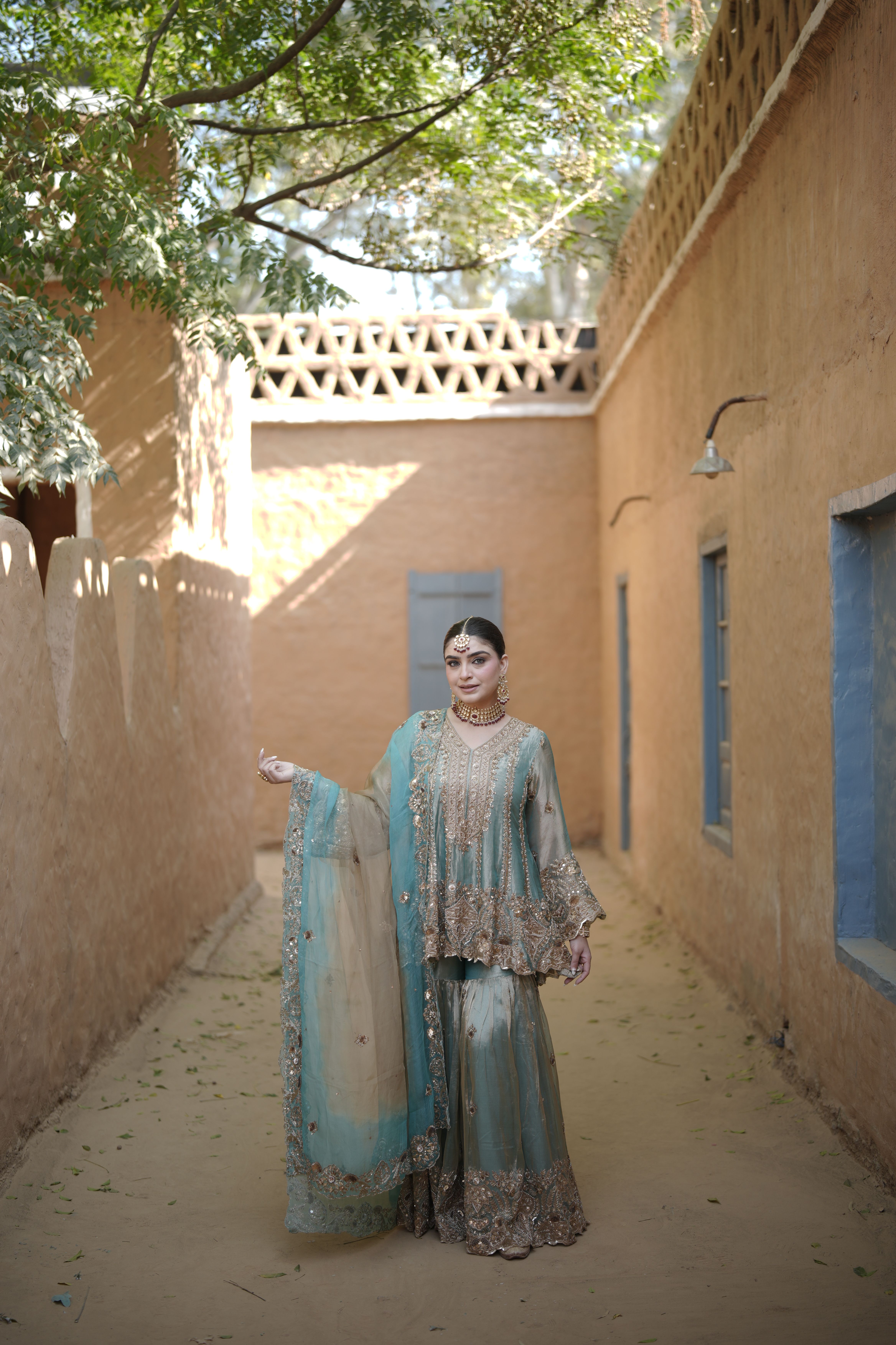 Firozi Gharara