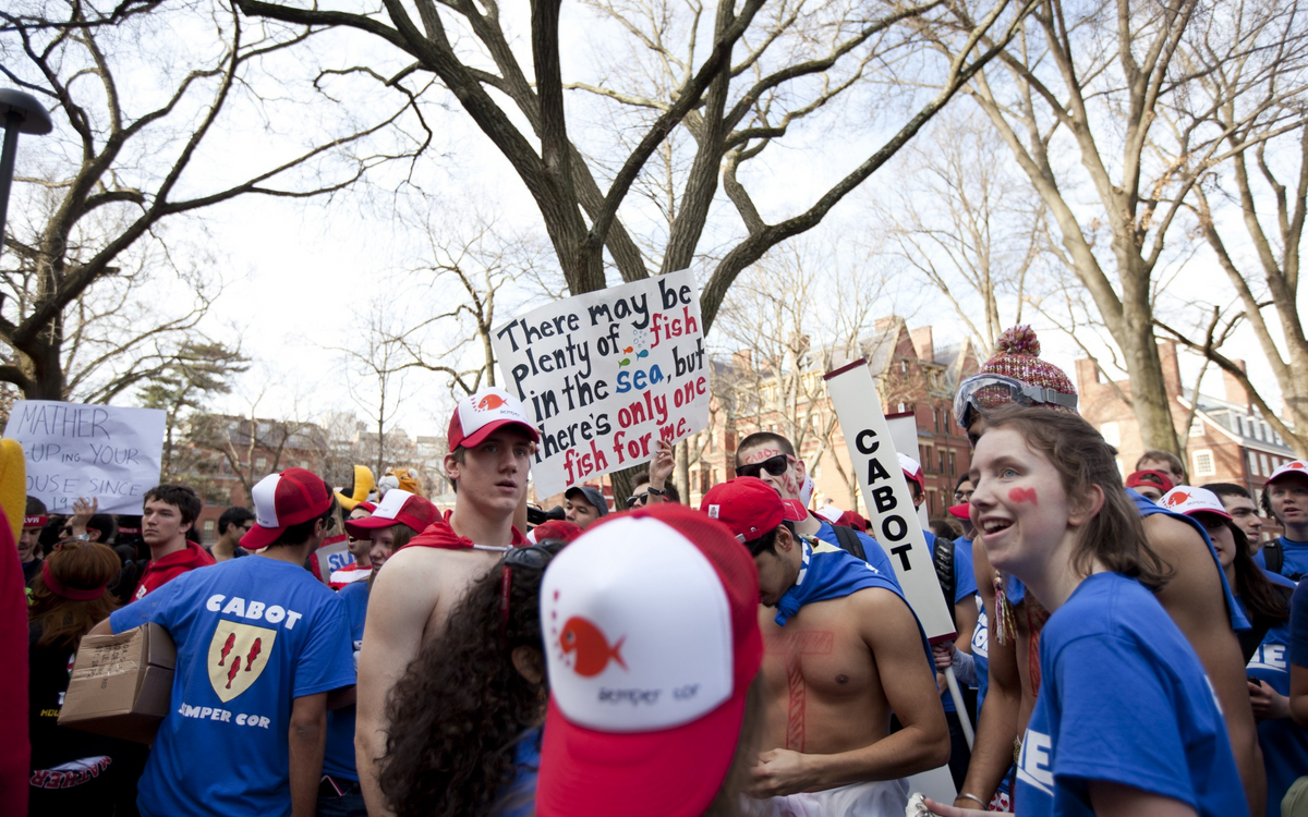 Upperclass students in Harvard Yard on Housing Day.