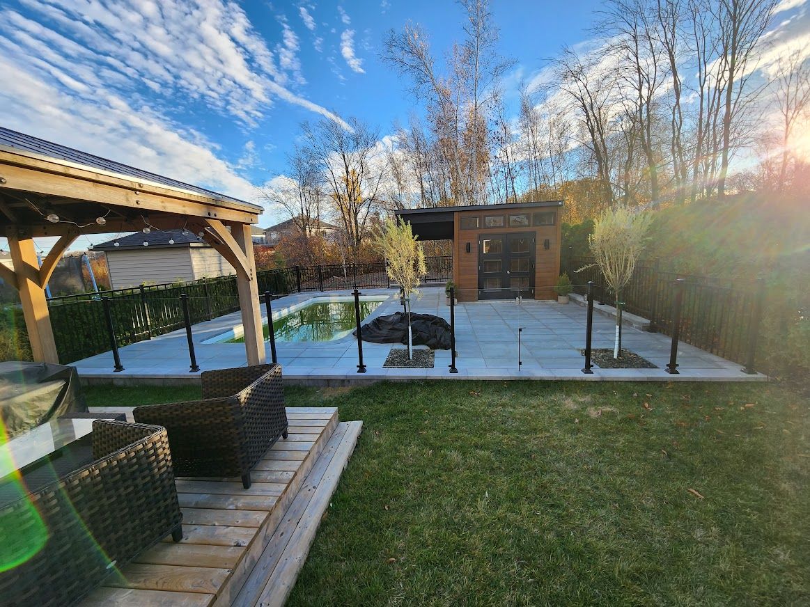 Glass fence for pool