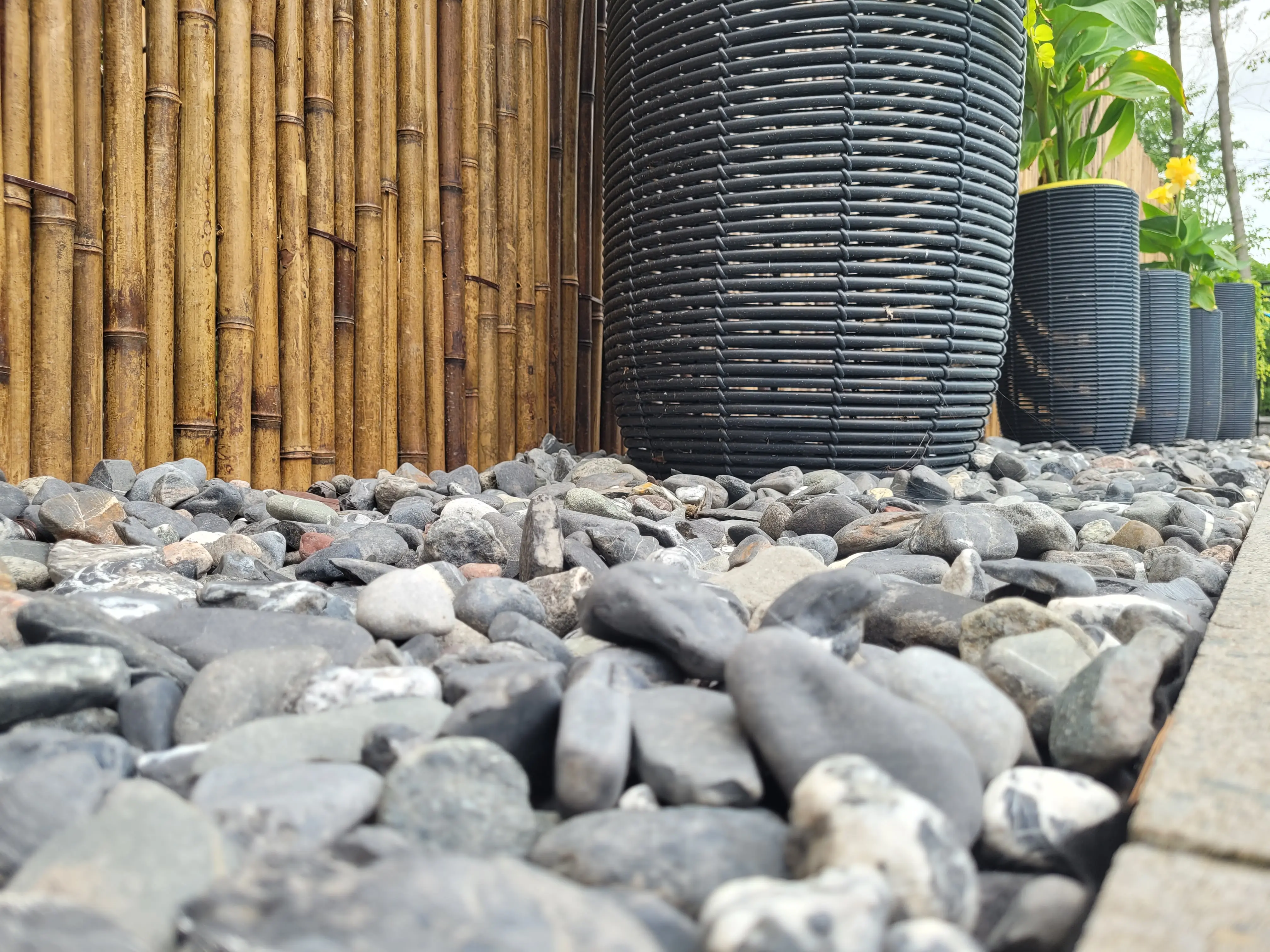 Decorative stones, pebbles and rocks: how to choose the right ones for your landscaping