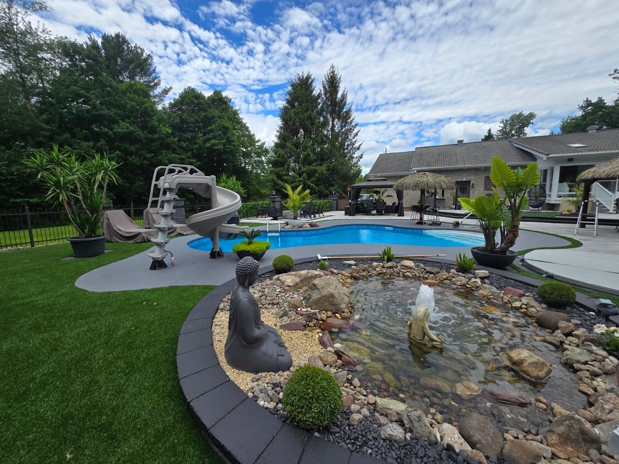 Aménagement paysager clé en main d'une piscine et cour arrière