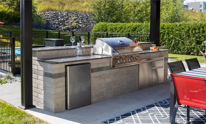 Outdoor kitchen layout