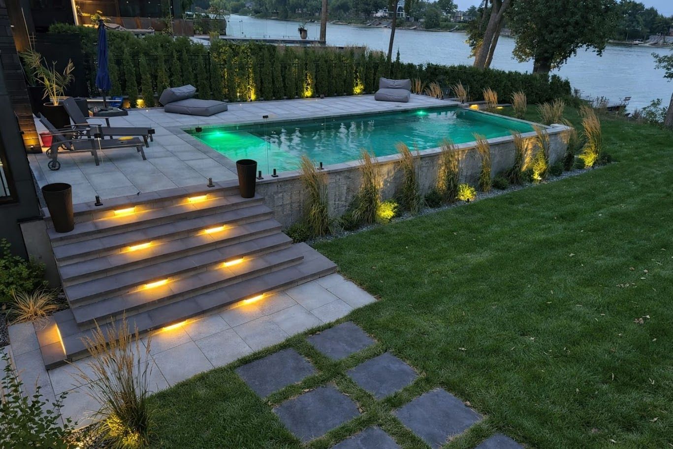 Éclairage et irrigation en aménagement paysager