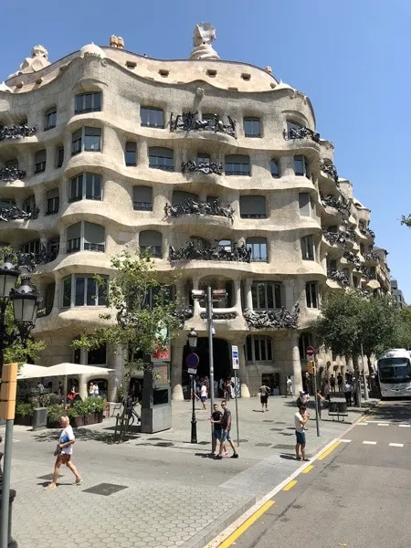 la-pedrera-a-modernist-building.jpg