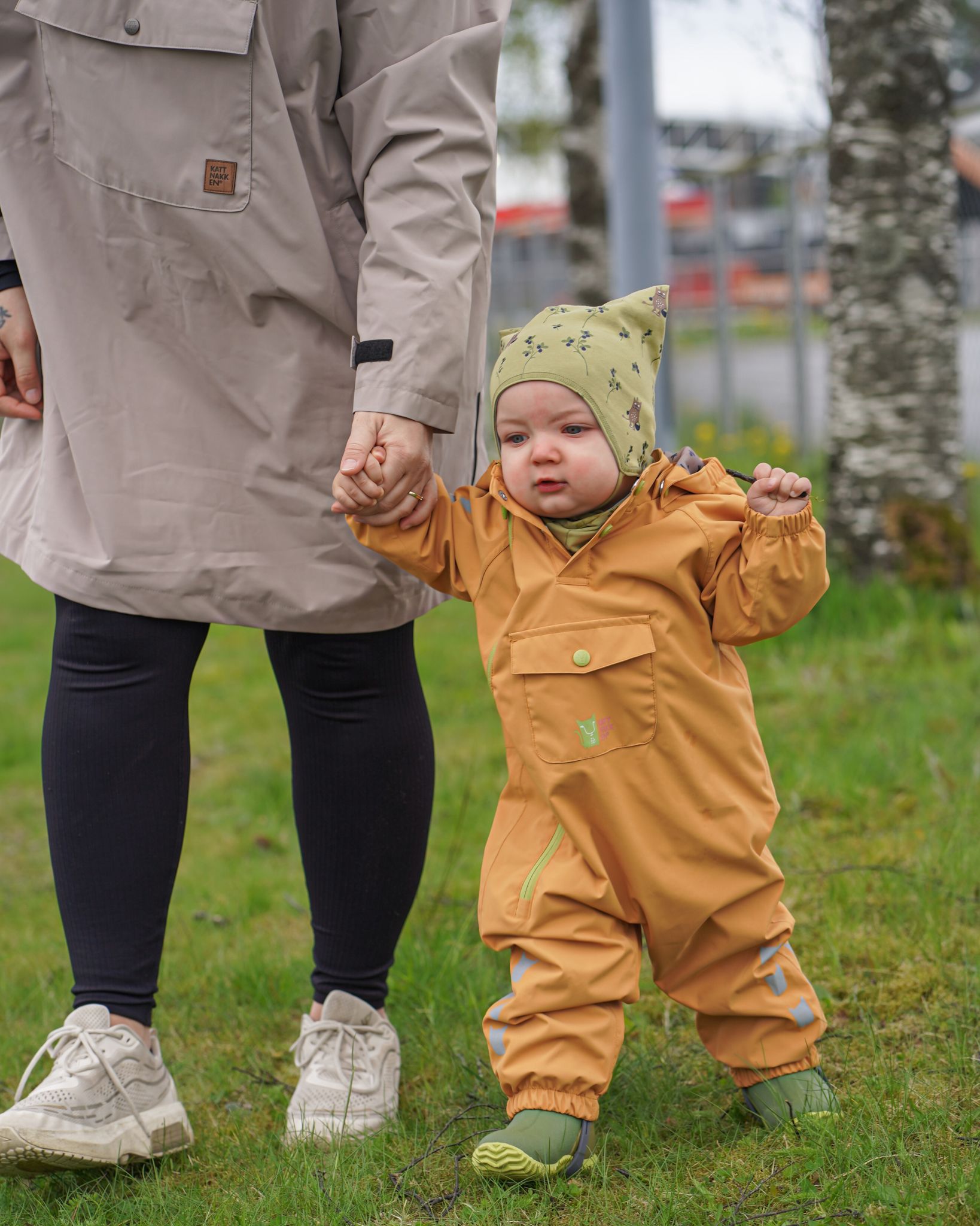 Vinddressen har det me kallar fallande vannsøyle. Når du merkar at vannavvisinga minkar, kan du bruke ein mild impregneringsvask for å fornye eigenskapane.