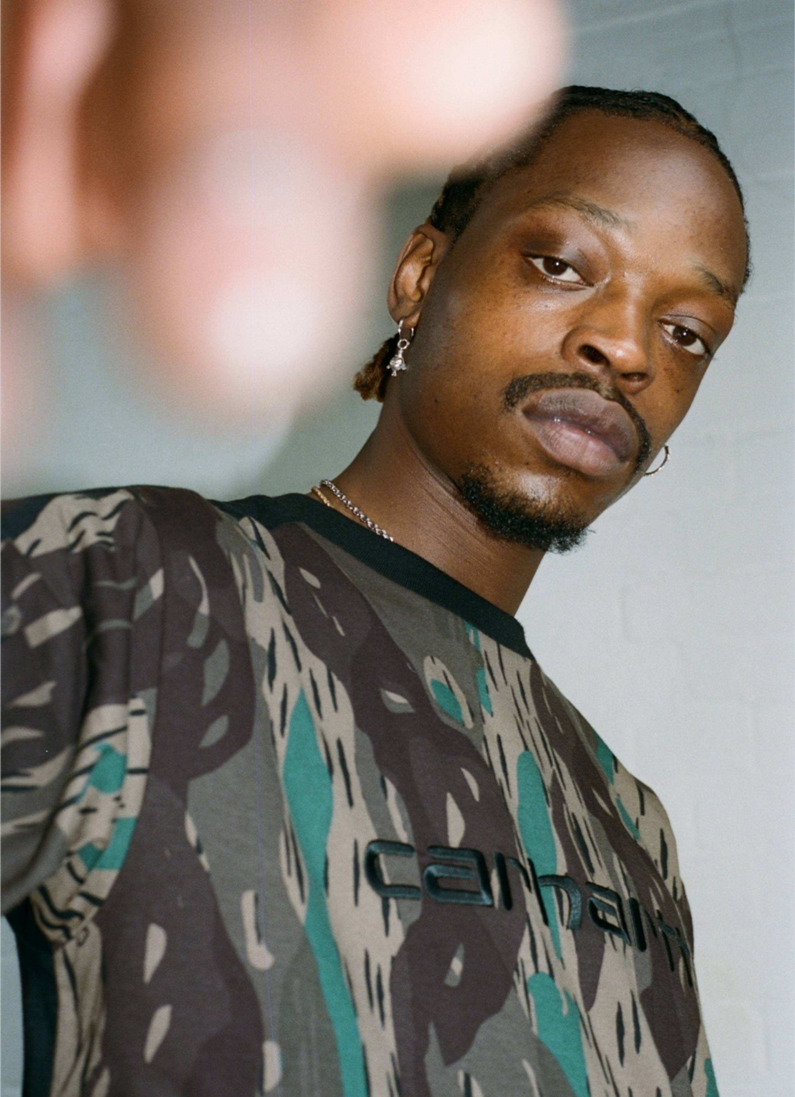 Model Model wearing Carhartt WIP Tonare Shirt in Camo