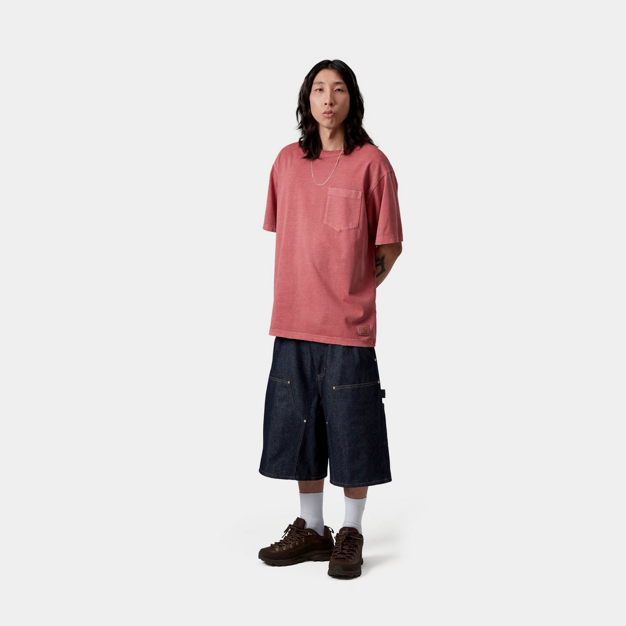 Model wearing a S/S Torion Pocket T-Shirt in Marsala