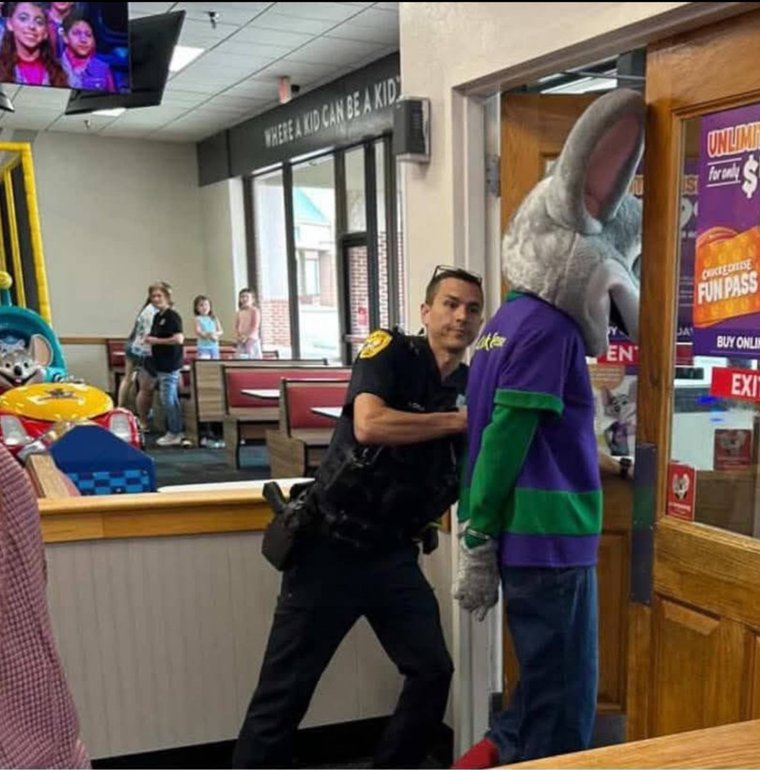 Chucky Cheese Mascot getting arrested