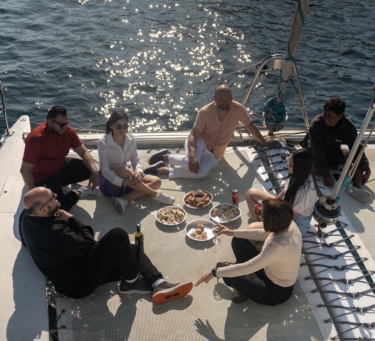 La Zingara Lagoon 380 stern with tender
