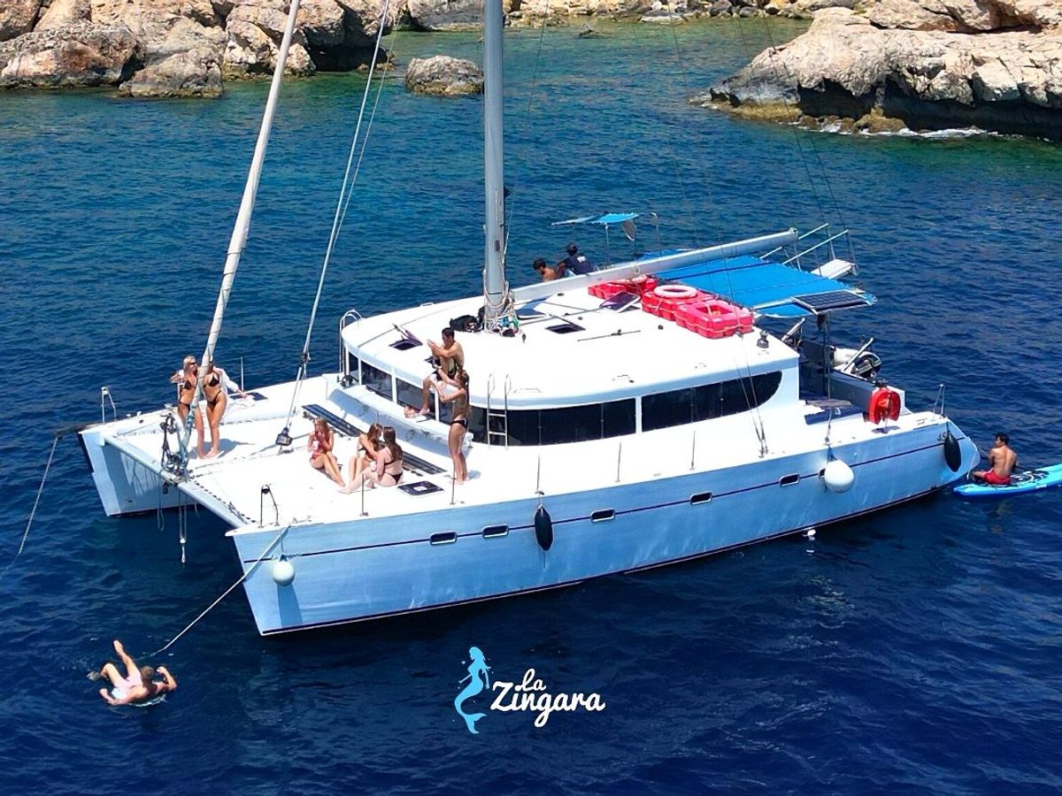 Blue Lagoon charter Malta — turquoise waters of Comino