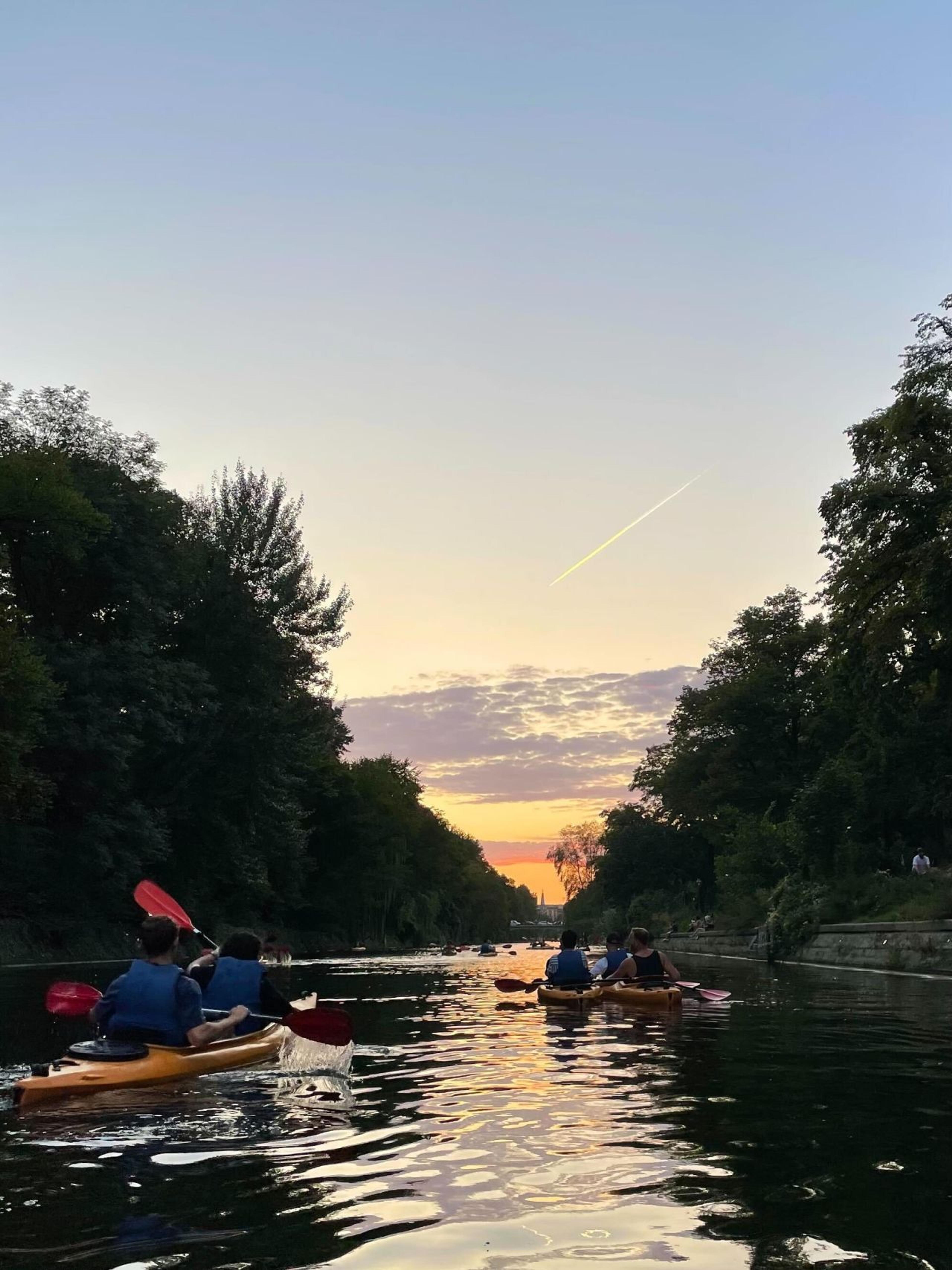 The Operations team kayaked down Landwehrkanal and enjoyed the late summer sunset.