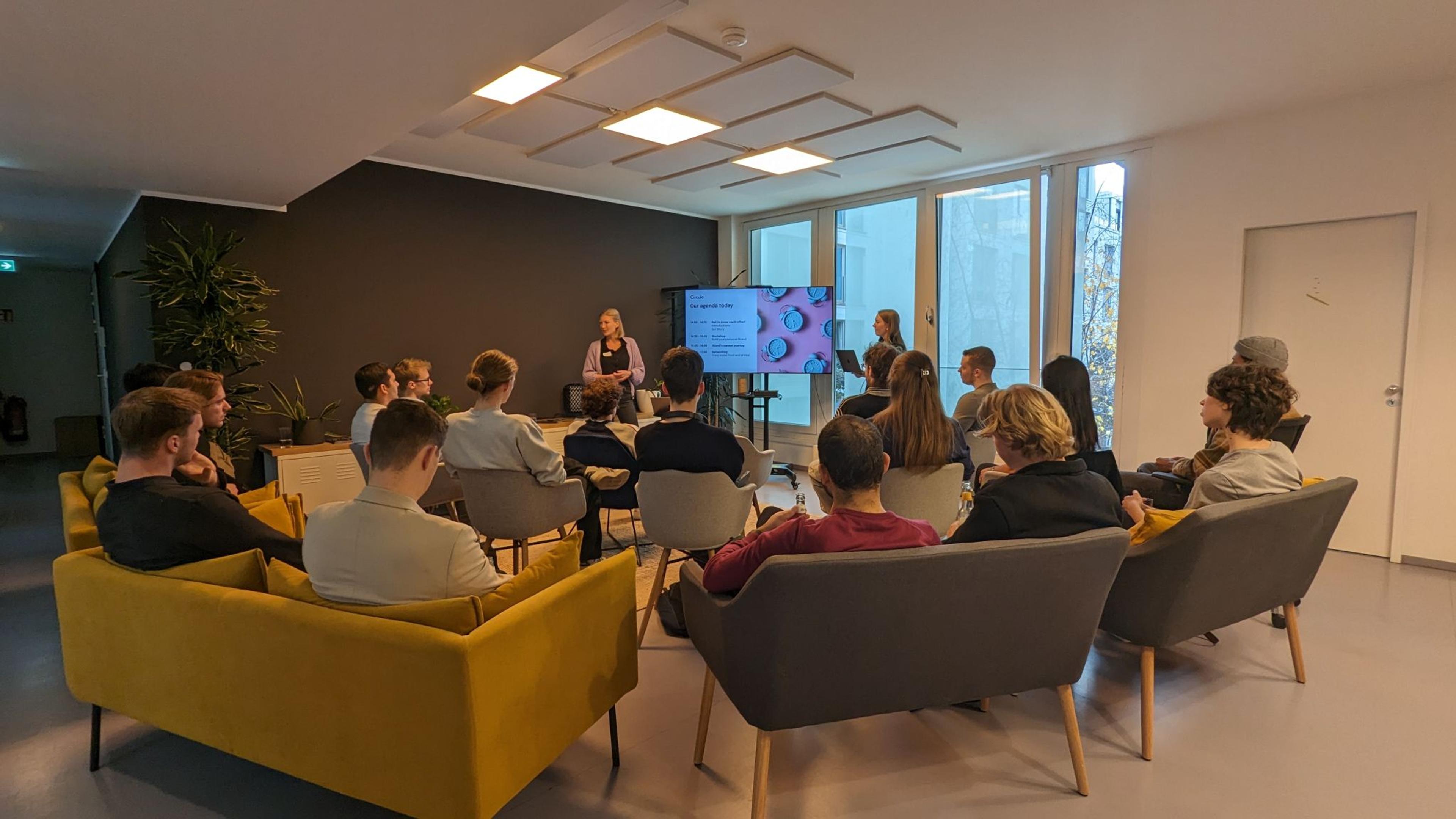 16 students visited our Berlin office to learn about personal branding on LinkedIn and life at Circula.