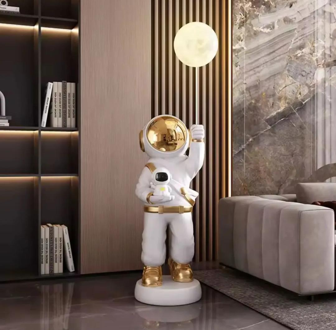Astronaut Lamp