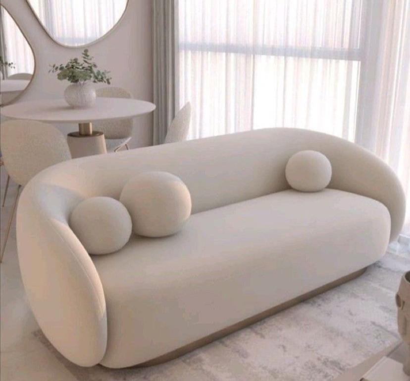 Chari Couch