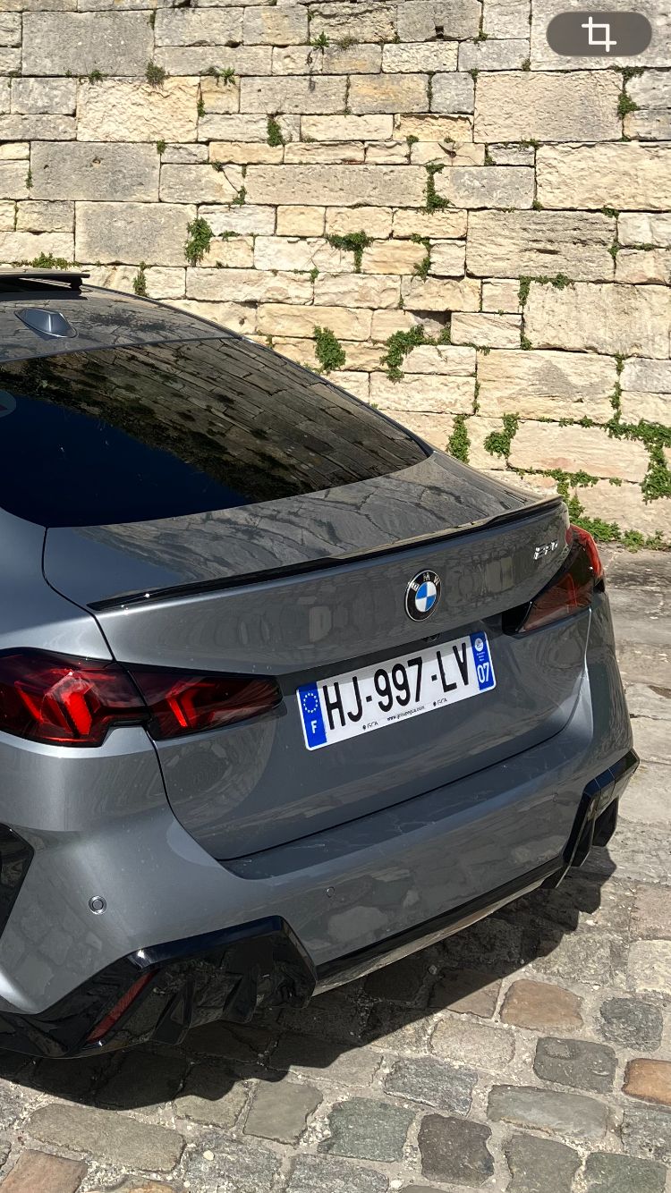BMW M220i gris 2026 en location à Paris — vue 3