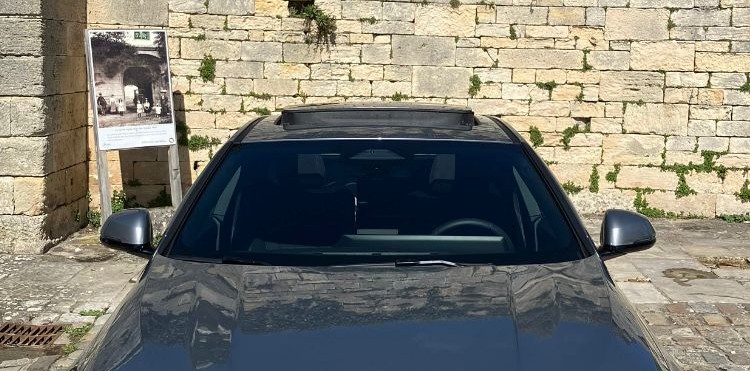 BMW M220i gris 2026 en location à Paris — vue 2