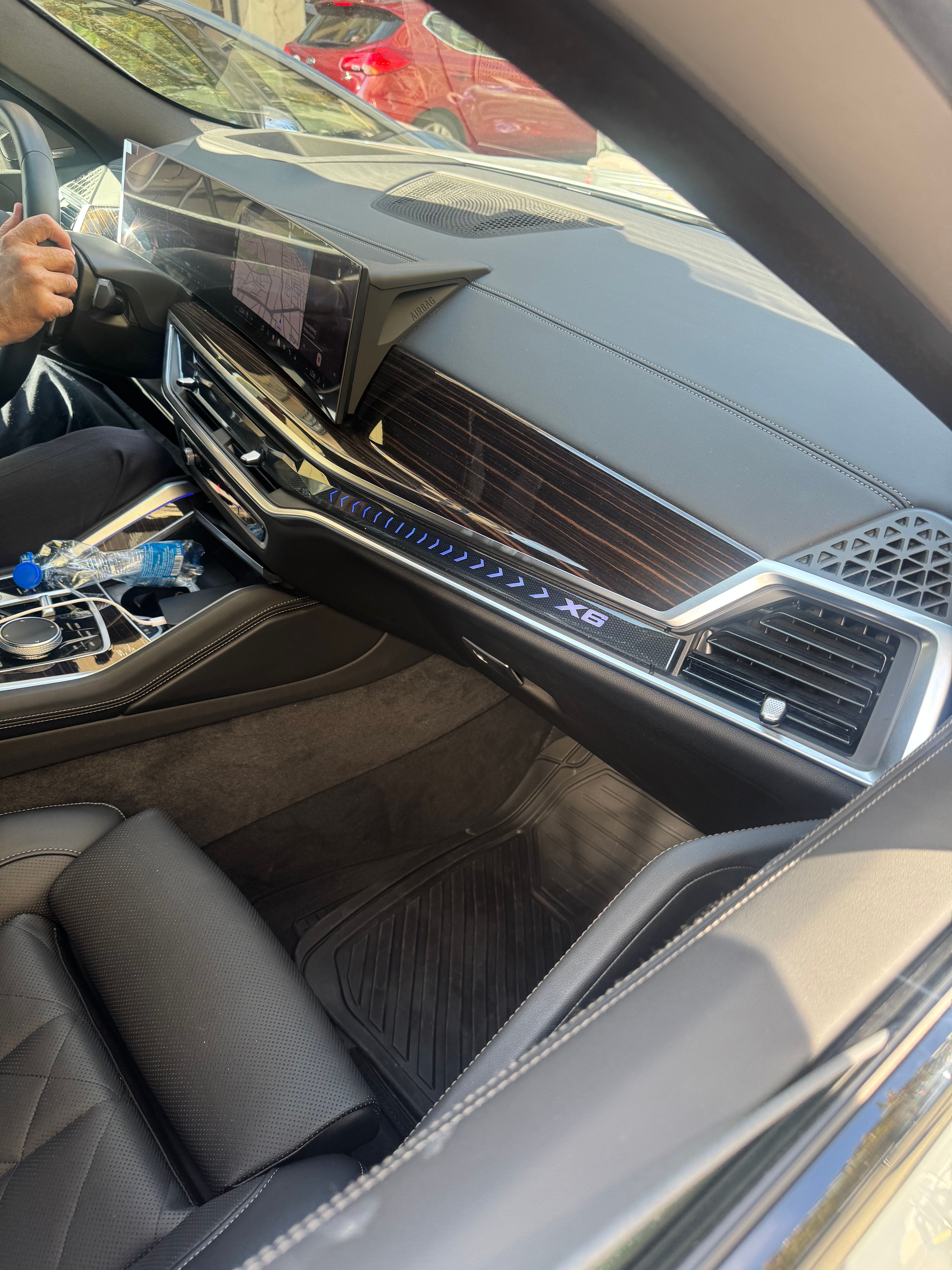 BMW X6 M40i xDrive gris 2025 en location à Genève — vue 4