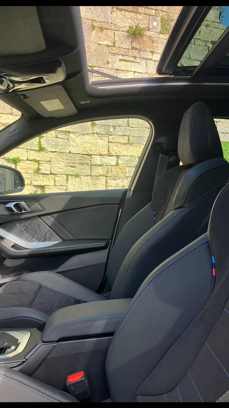 BMW M220i gris 2026 en location à Paris — vue 6